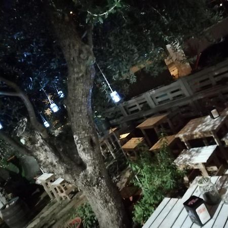 Отель Sosta Camper La Specchia Сан-Пьетро-ин-Беванья Экстерьер фото
