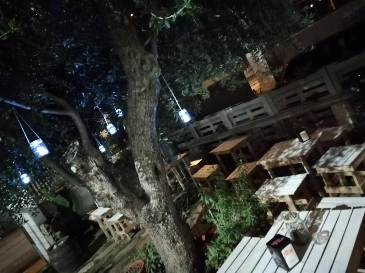 Отель Sosta Camper La Specchia Сан-Пьетро-ин-Беванья Экстерьер фото